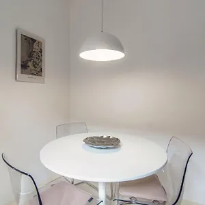 Giuliny Lovely Flat - The House Of Travelers Apartment